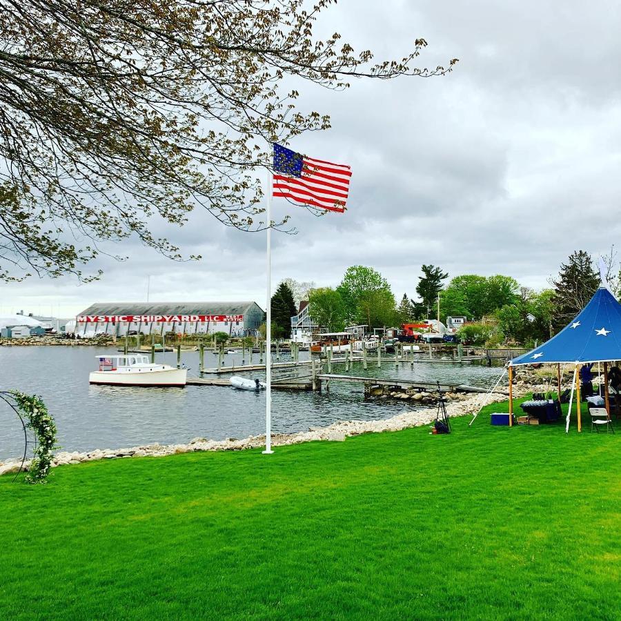 Hotel Harbor View Landing à Mystic Extérieur photo