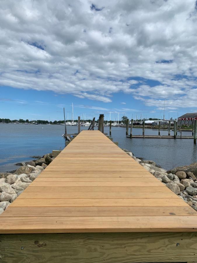 Hotel Harbor View Landing à Mystic Extérieur photo